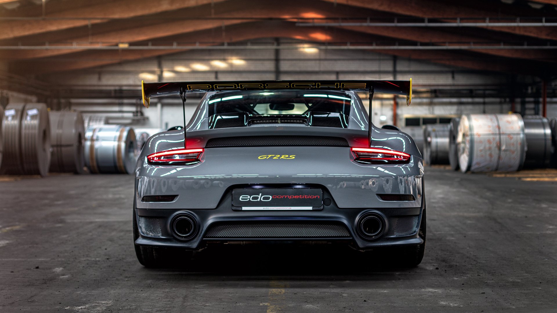 绿茵双城记，牙买加闪电战与C罗时间雕刻的交响