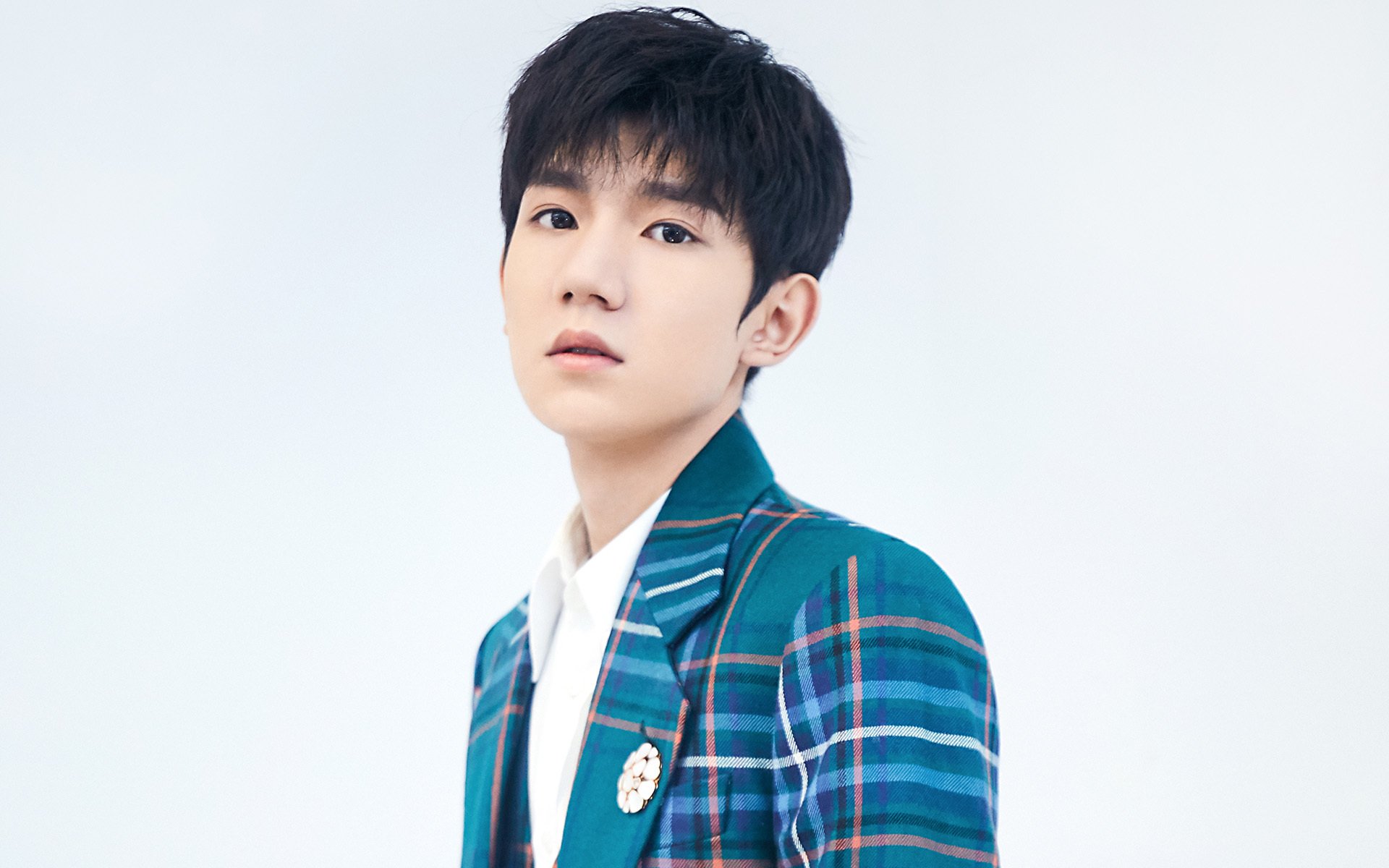 绿茵场的复调叙事，厄德高如何成为终结战争隐喻的关键先生