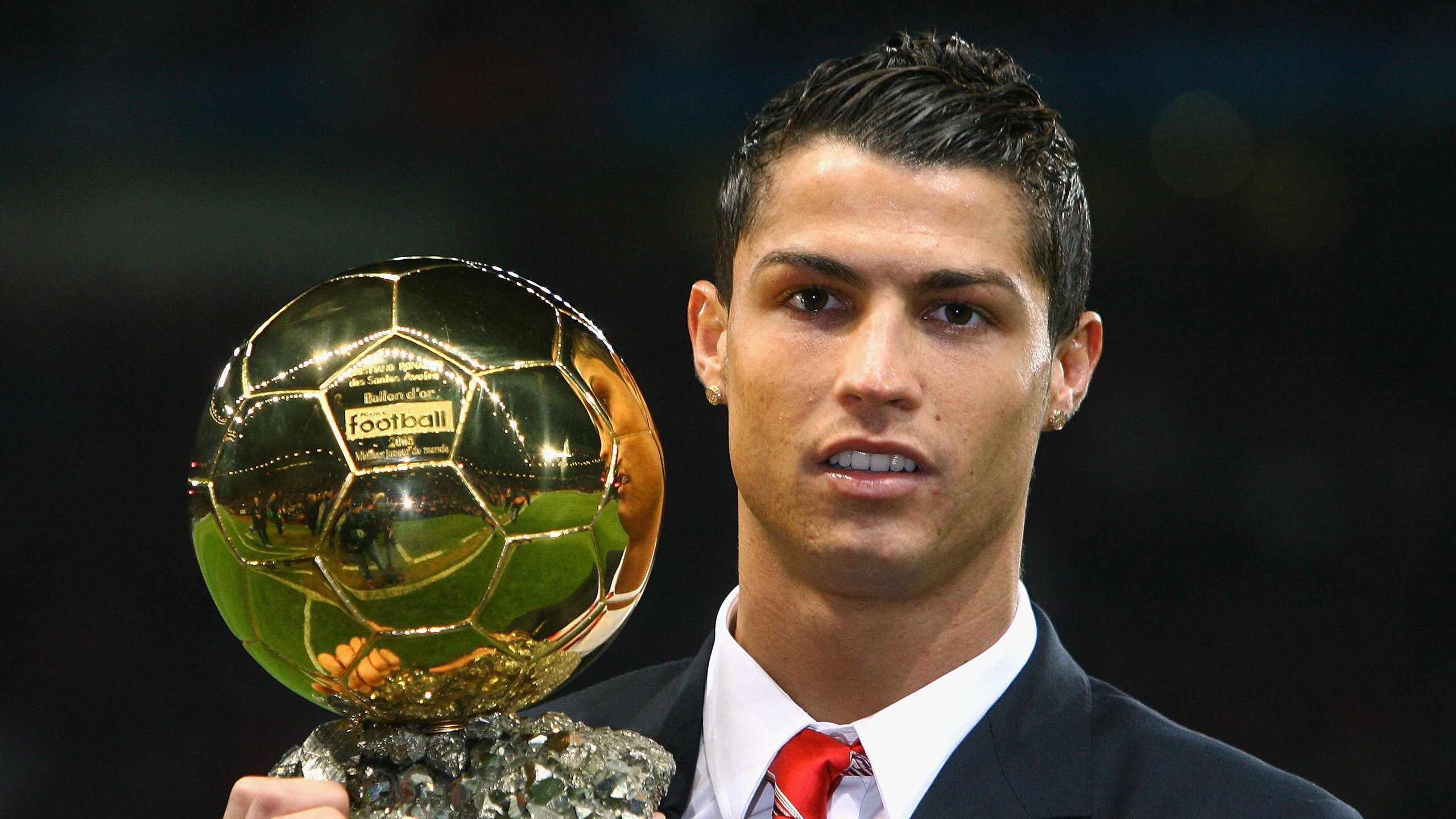 倾斜的地平线上,德罗赞是唯一垂直的柱石